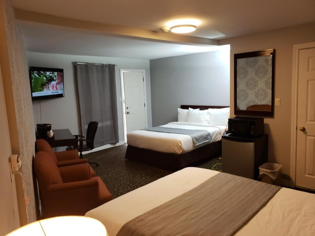 Regency Inn & Suites Cornwall Esterno foto