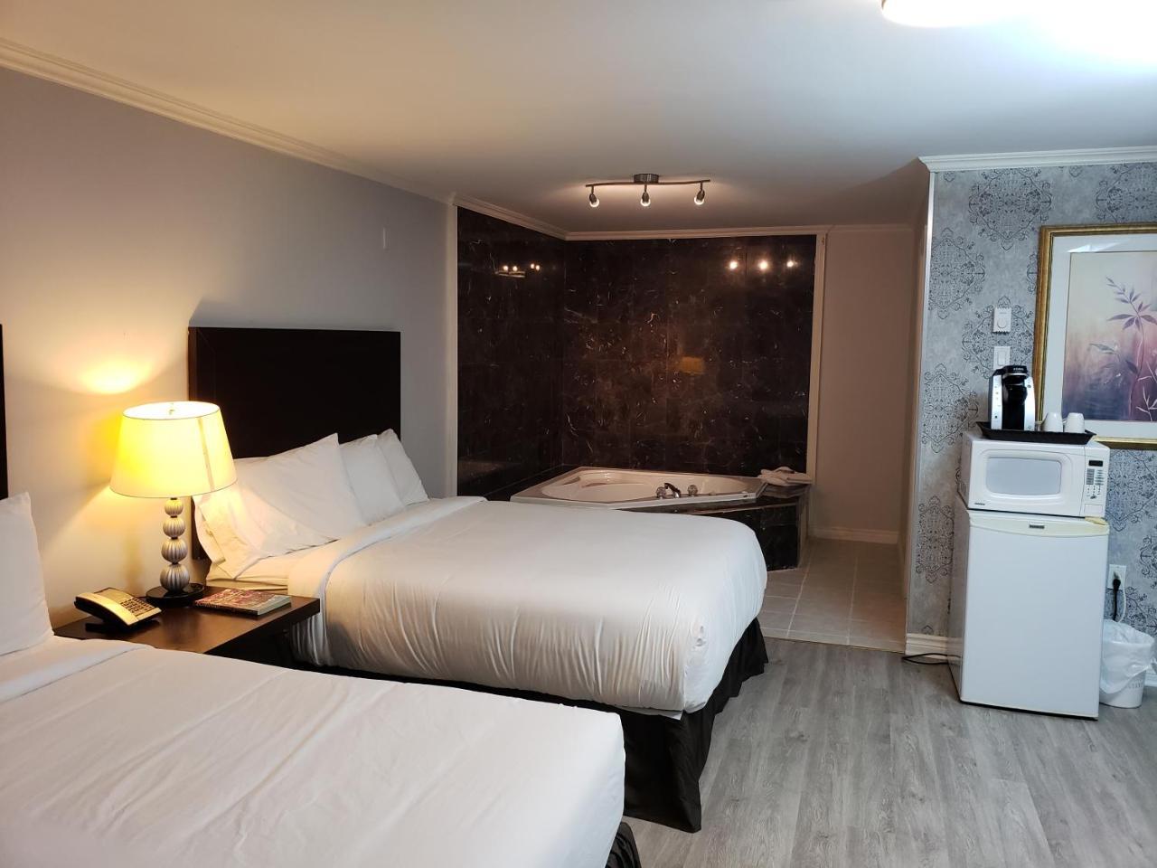 Regency Inn & Suites Cornwall Esterno foto
