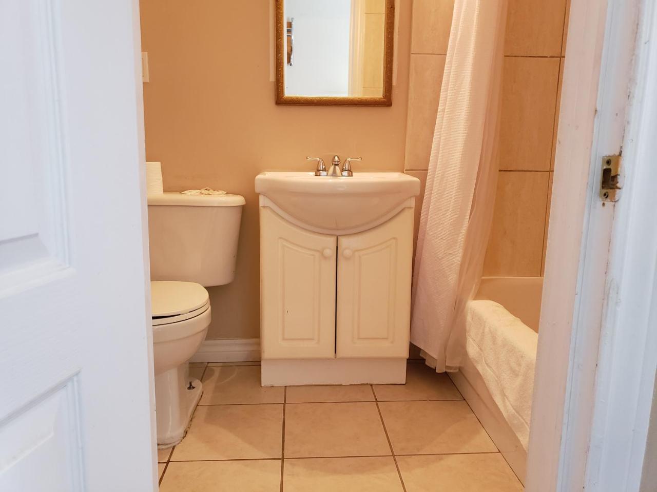 Regency Inn & Suites Cornwall Esterno foto