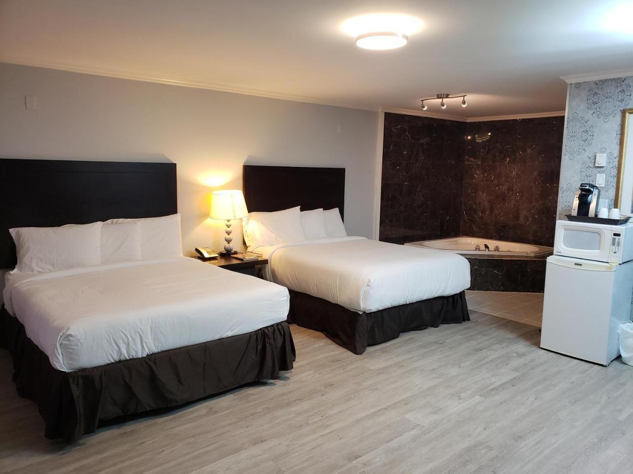 Regency Inn & Suites Cornwall Esterno foto
