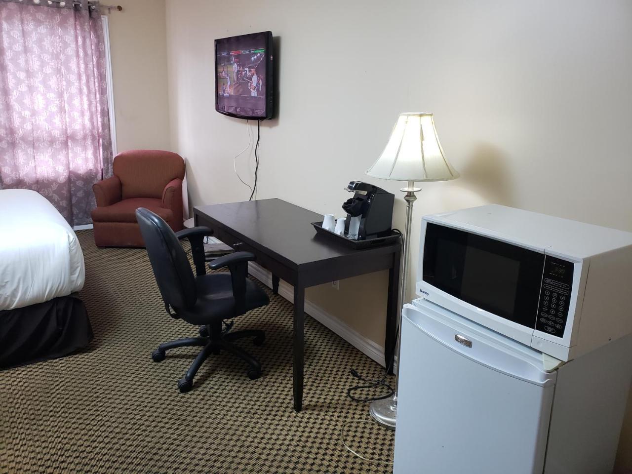 Regency Inn & Suites Cornwall Esterno foto