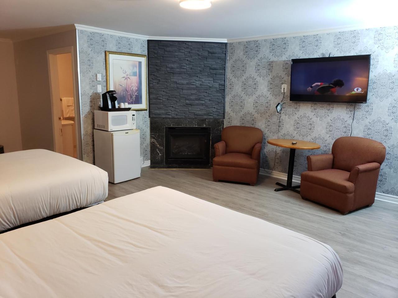 Regency Inn & Suites Cornwall Esterno foto