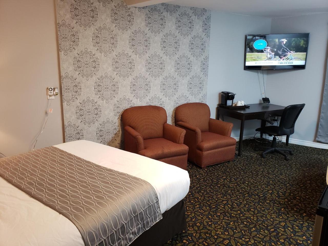 Regency Inn & Suites Cornwall Esterno foto